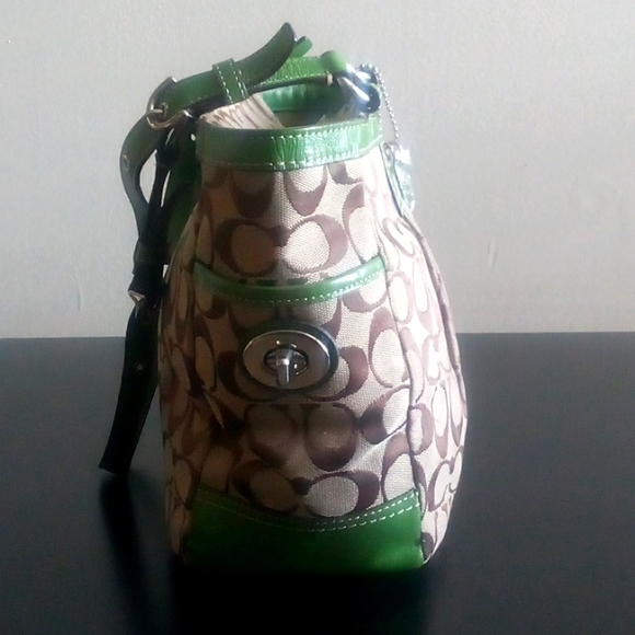 Coach - Picture 3 of 6